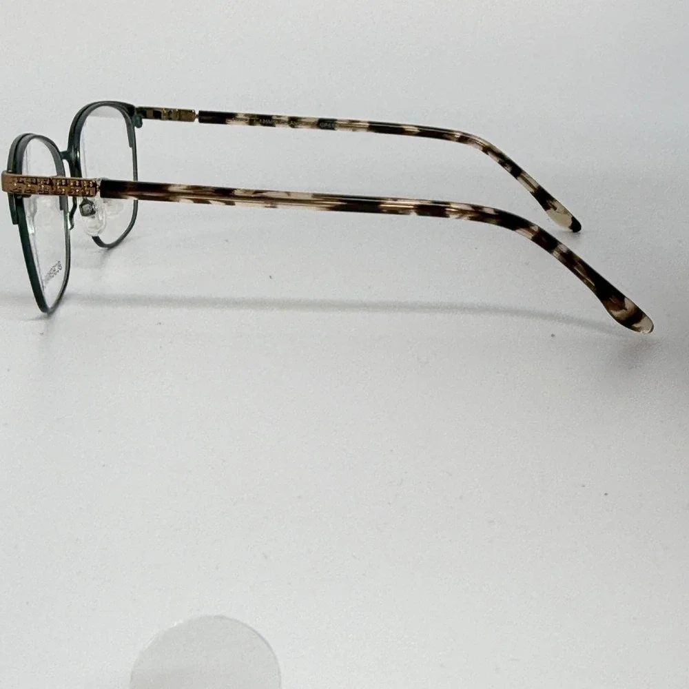 BCBGMaxAzria measurements lens